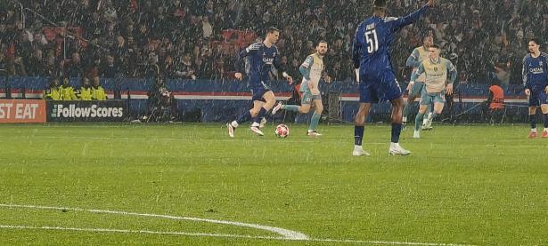 爱游戏app-曼城巴黎梅开二度，英超法甲双雄狂胜的简单介绍