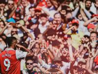 爱游戏官方登录入口-巅峰对决胜负难分，球迷眼球聚焦