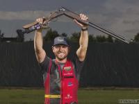 爱游戏官方登录入口-英国选手登顶射击比赛领奖台