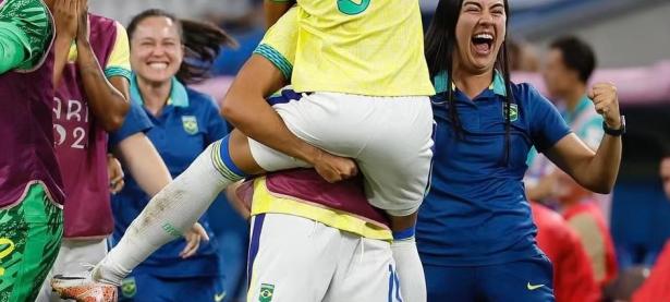 爱游戏中国官网-阿根廷女足与智利队争夺胜利晋级