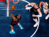 爱游戏官方登录入口-克里夫兰骑士队主场大胜对手登顶东部