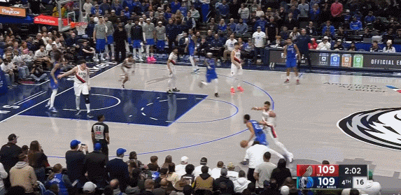 青岛队奋力反击,成功抵挡对手攻势的简单介绍 青岛队奋力反击,成功抵挡对手攻势的简单介绍