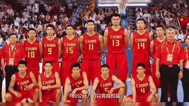 篮球名宿教授年轻球员突破技巧