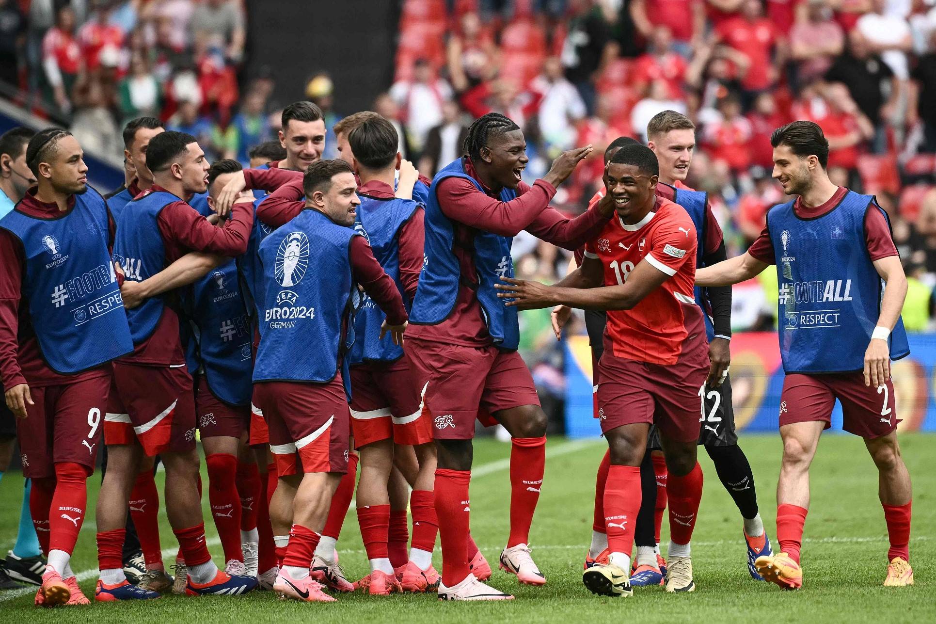 匈牙利队员备战备战备战，全队训练备战的简单介绍