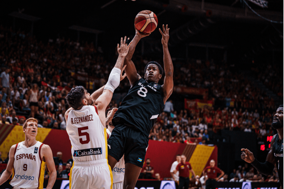 西班牙国家队在对阵希腊时大胜,赢得比赛 西班牙国家队在对阵希腊时大胜,赢得比赛