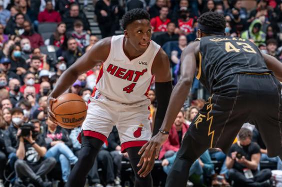 猛龙队大胜公牛队，取得季后赛首胜