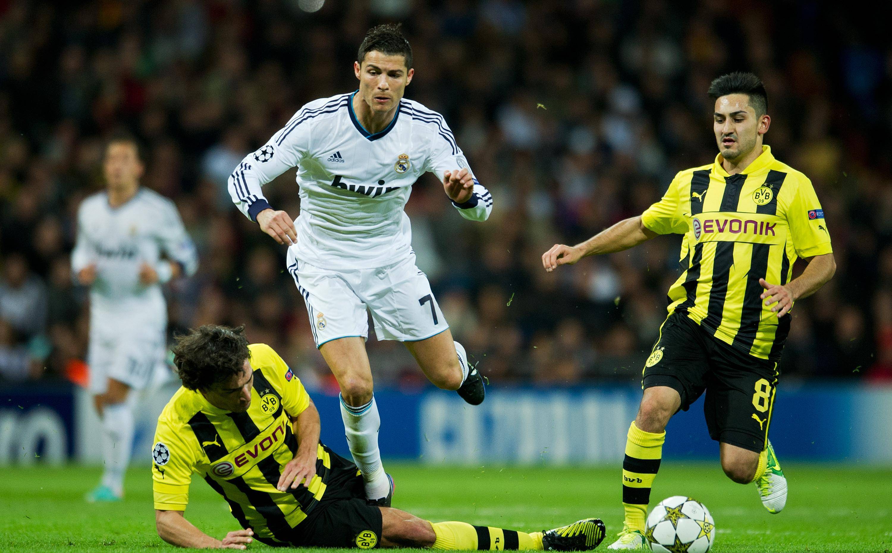 皇马逆袭成功，C罗助攻带队赢球