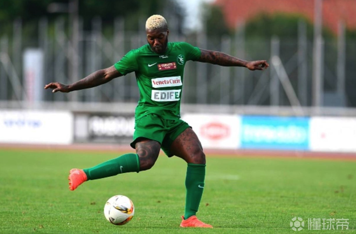 辛巴威前卫姆纳加盟法国球队,展现实力 辛巴威前卫姆纳加盟法国球队,展现实力