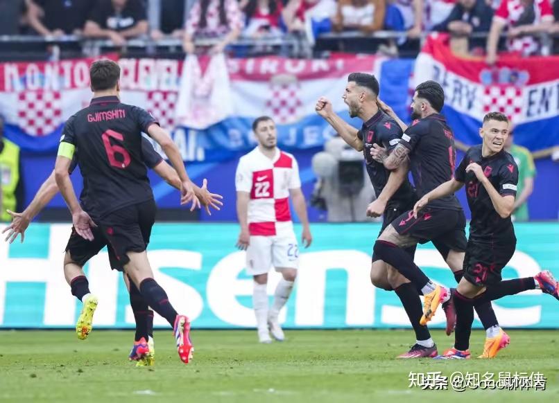 包含阿尔巴尼亚队锋线爆发,成功晋级下一轮的词条 包含阿尔巴尼亚队锋线爆发,成功晋级下一轮的词条