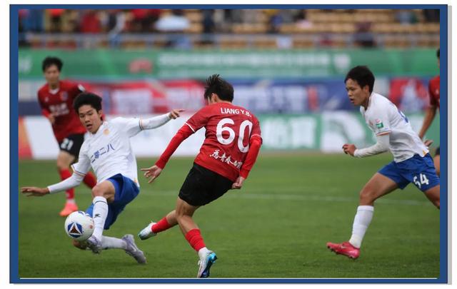 体育赛事中，队员们取得一连串胜利