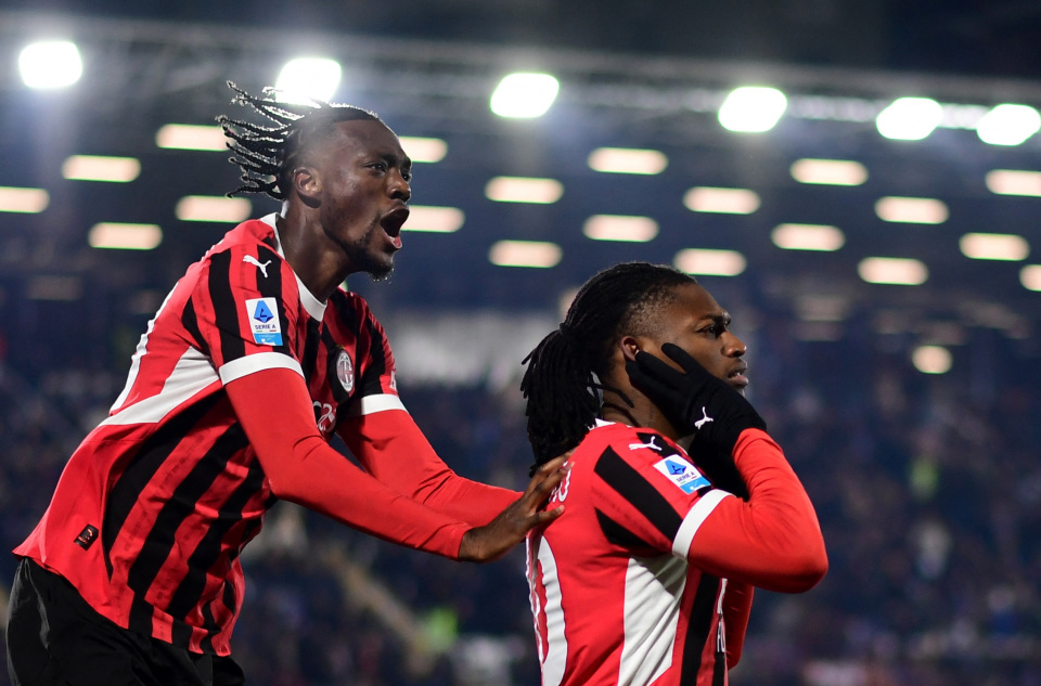 包含AC米兰遭逆转失利，积分停滞不前的词条