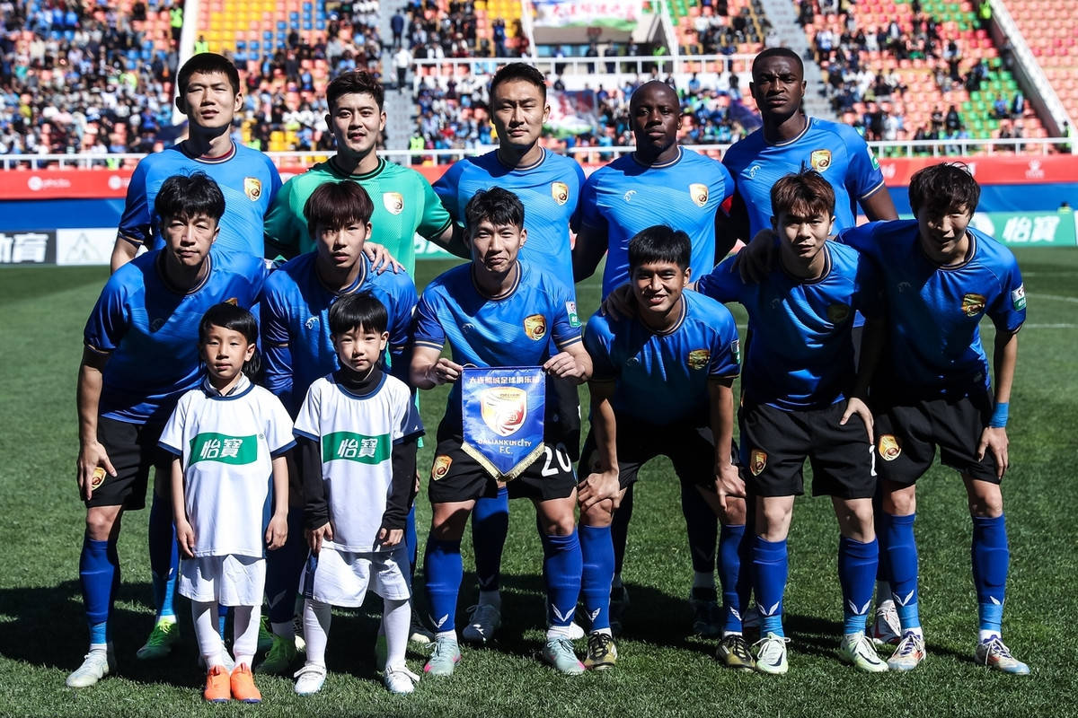 激烈的比拼中，球队士气高涨展现实力