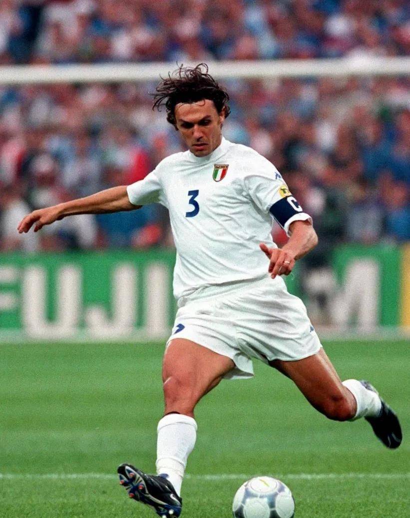 意大利足球赛场精彩瞬间,球员风采无限 意大利足球赛场精彩瞬间,球员风采无限