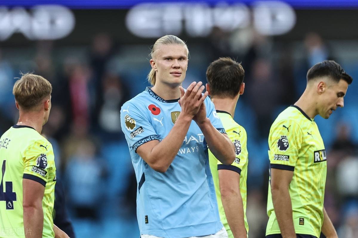 南安普顿球员努力备战比赛，为胜利而战