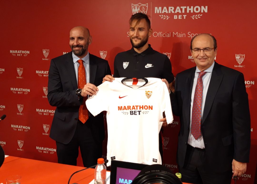 包含塞维利亚名宿宣布退役，留下辉煌传奇的词条