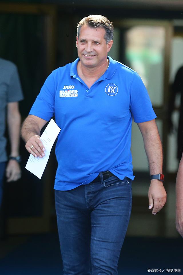 纽伦堡主教练因健康问题请辞，球队陷入危机的简单介绍