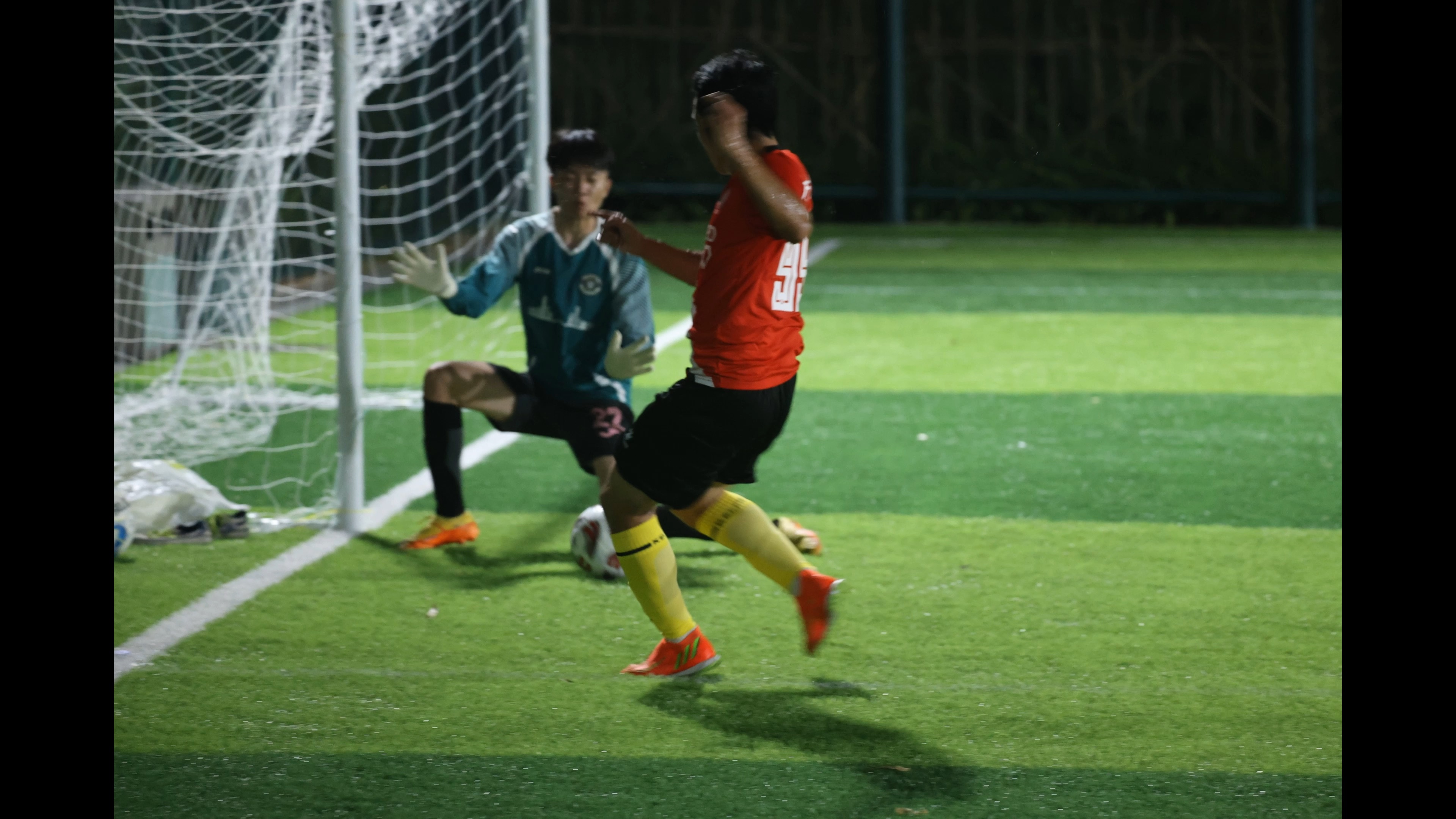 足球赛事精彩连连，激情持续升温