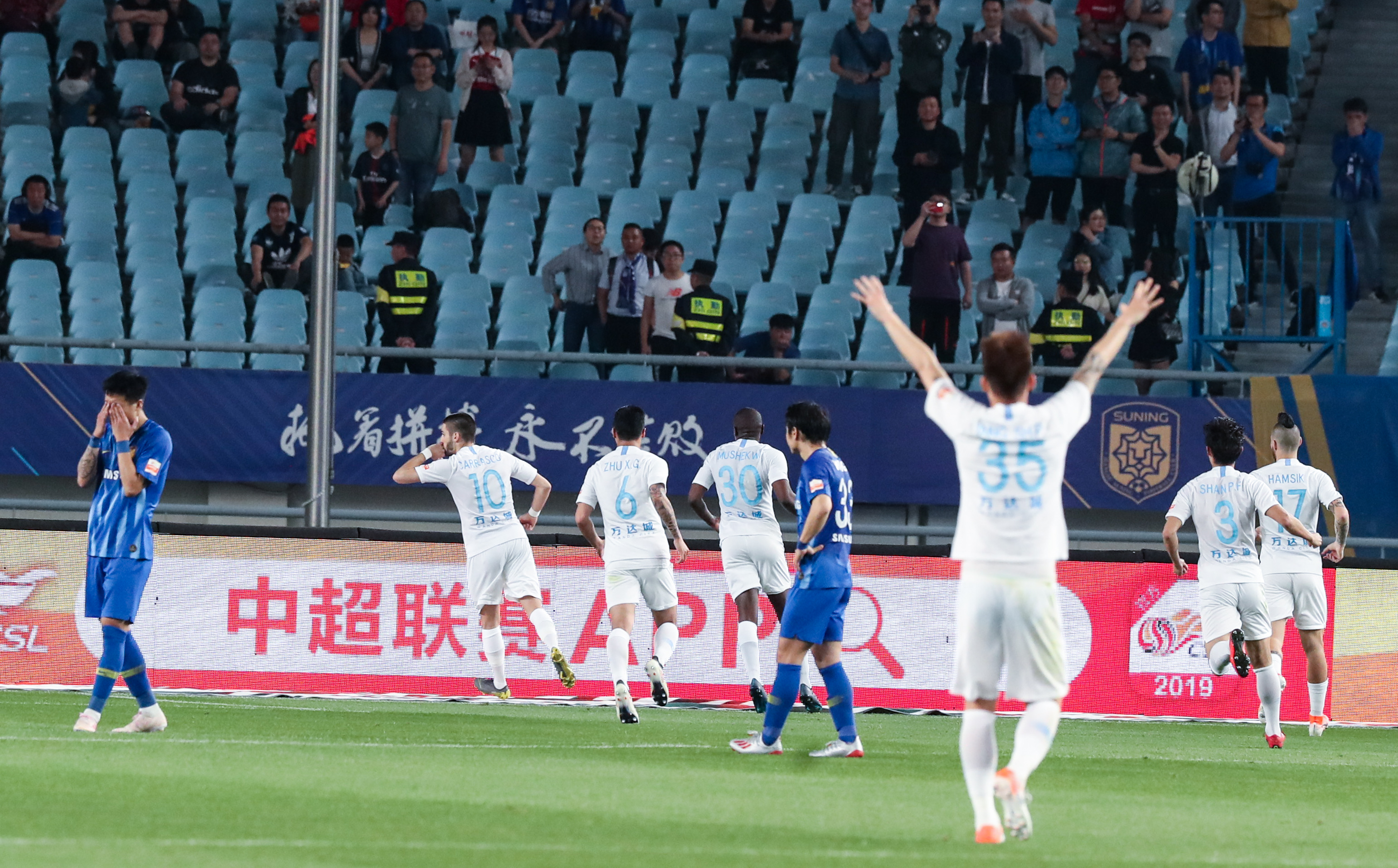 青年足球队在比赛中频频斩获胜利，积分稳步攀升的简单介绍