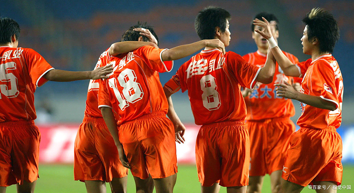 广州队激情拼搏,力克对手展翅飞翔 广州队激情拼搏,力克对手展翅飞翔