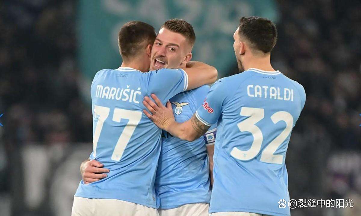 包含那不勒斯客场击败帕尔马，稳坐积分榜榜首的词条