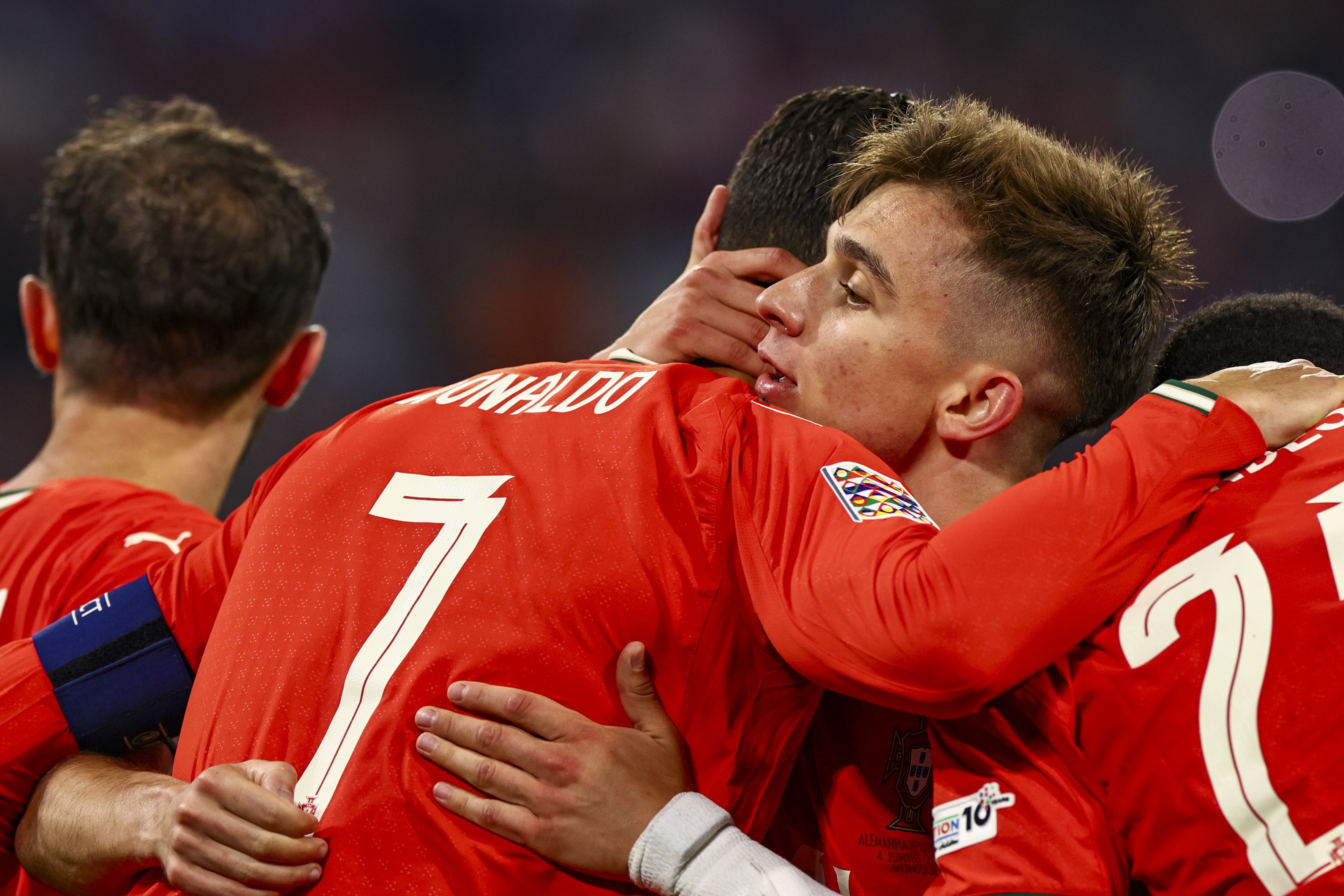 欧国联比赛:球员点赞和掌声不断的简单介绍 欧国联比赛:球员点赞和掌声不断的简单介绍