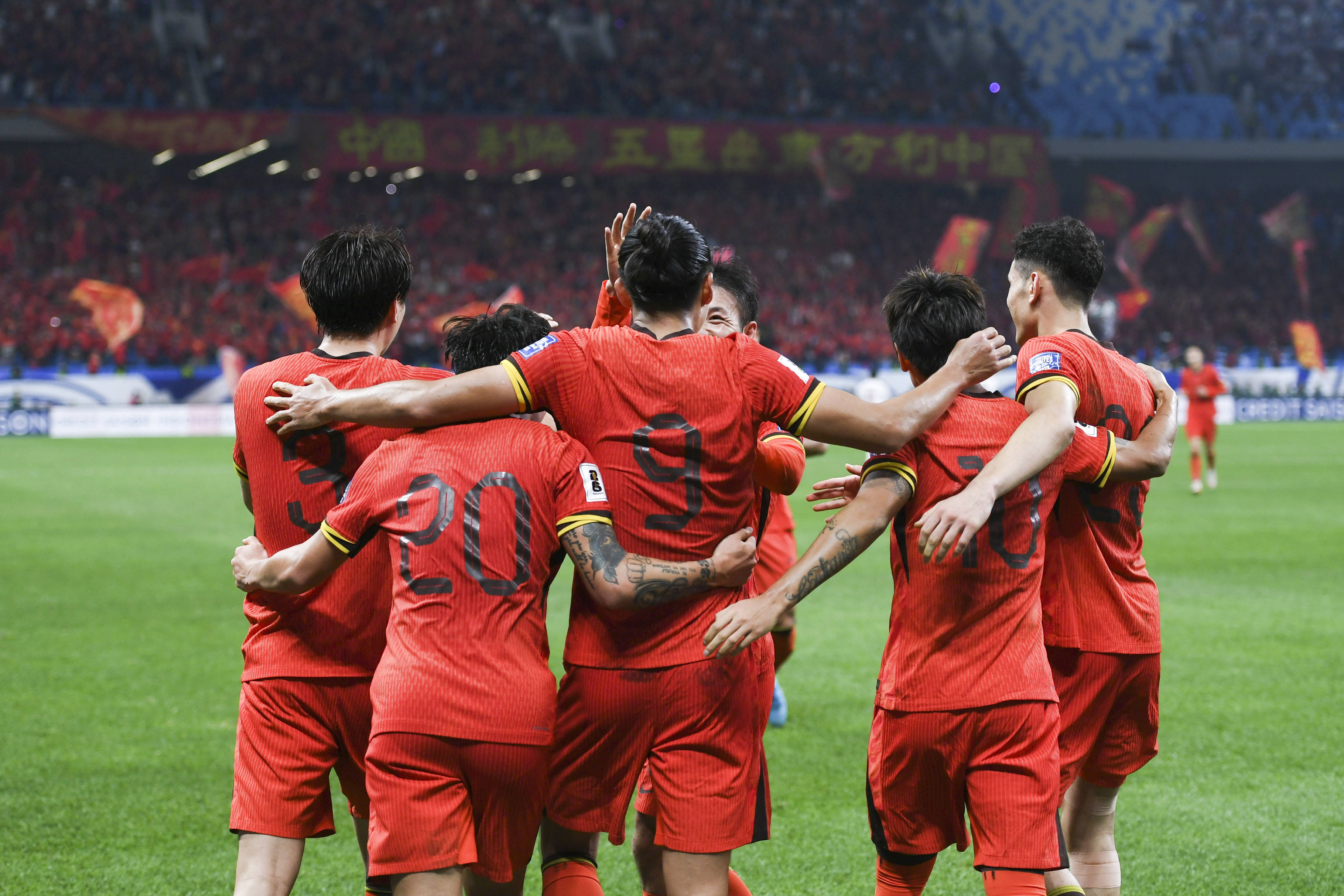 国内足球又迎激烈对决！顶尖球队争夺胜利的简单介绍