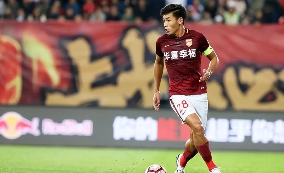 河北华夏幸福客场不敌上海绿地申花，失去领先优势的简单介绍