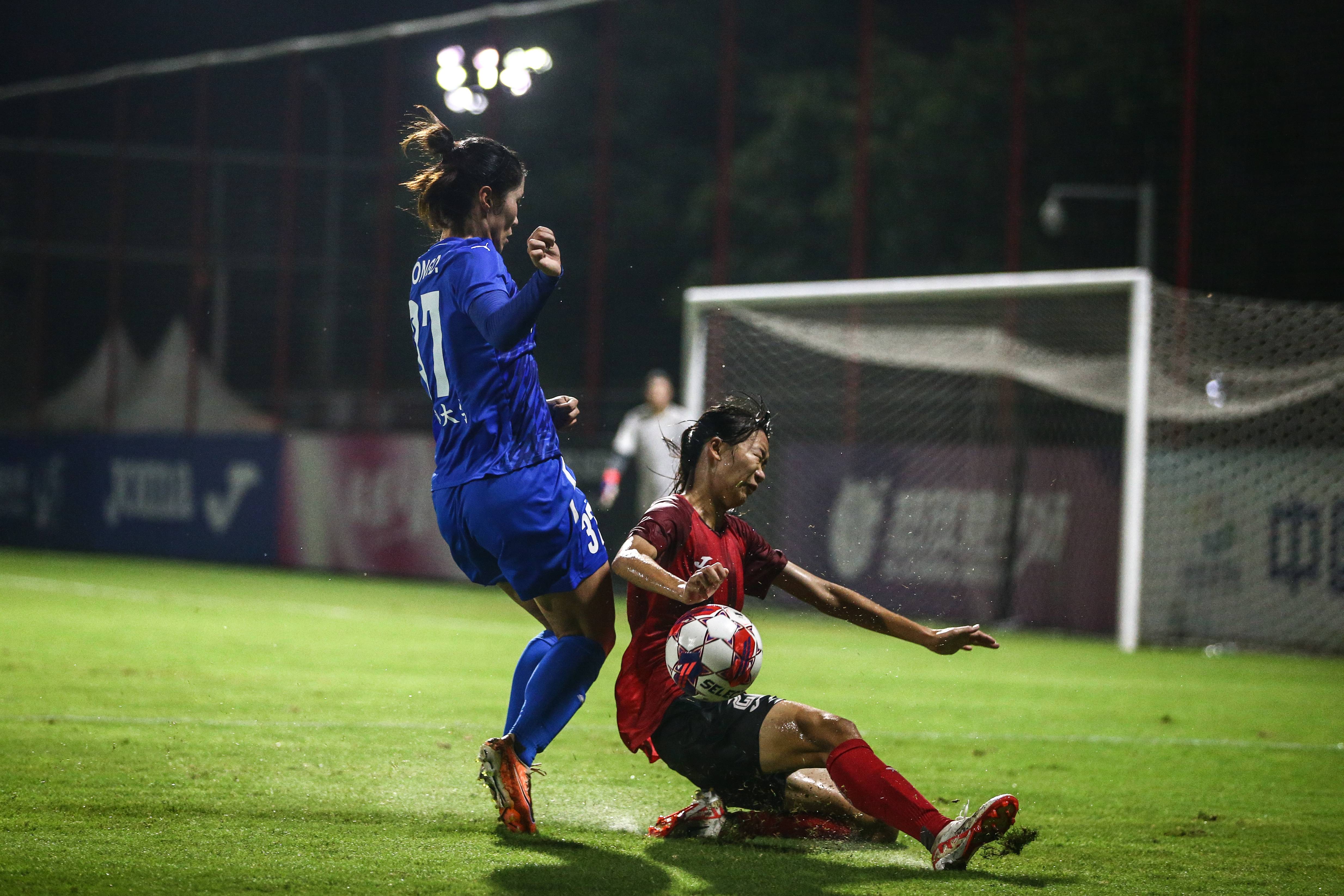 顶尖女子足球队实力对抗，赛场精彩纷呈的简单介绍