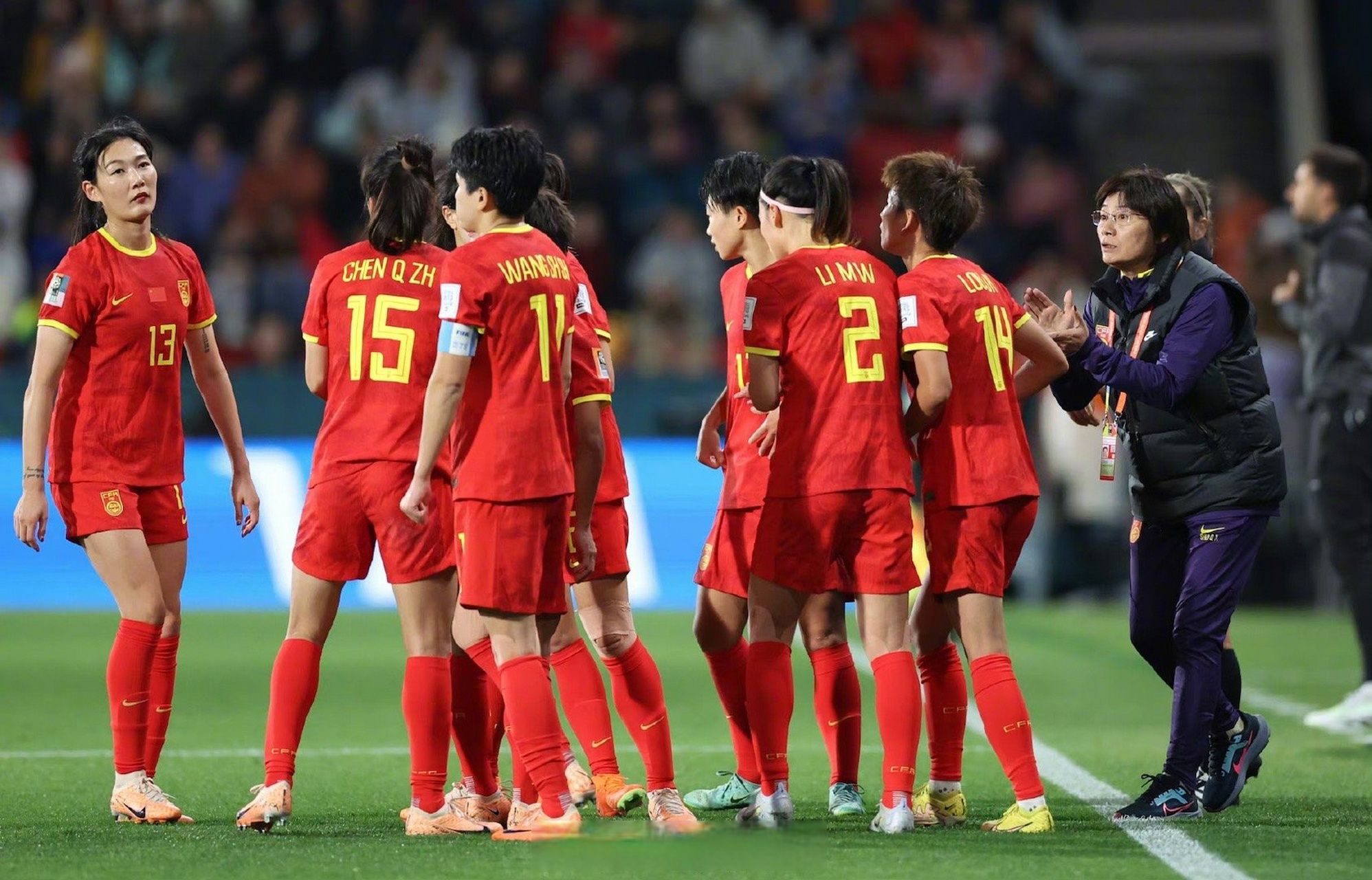 顶尖女子足球队实力对抗，赛场精彩纷呈的简单介绍