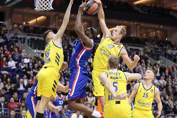 俄罗斯篮球赛事吸引大批球迷观看 俄罗斯篮球赛事吸引大批球迷观看