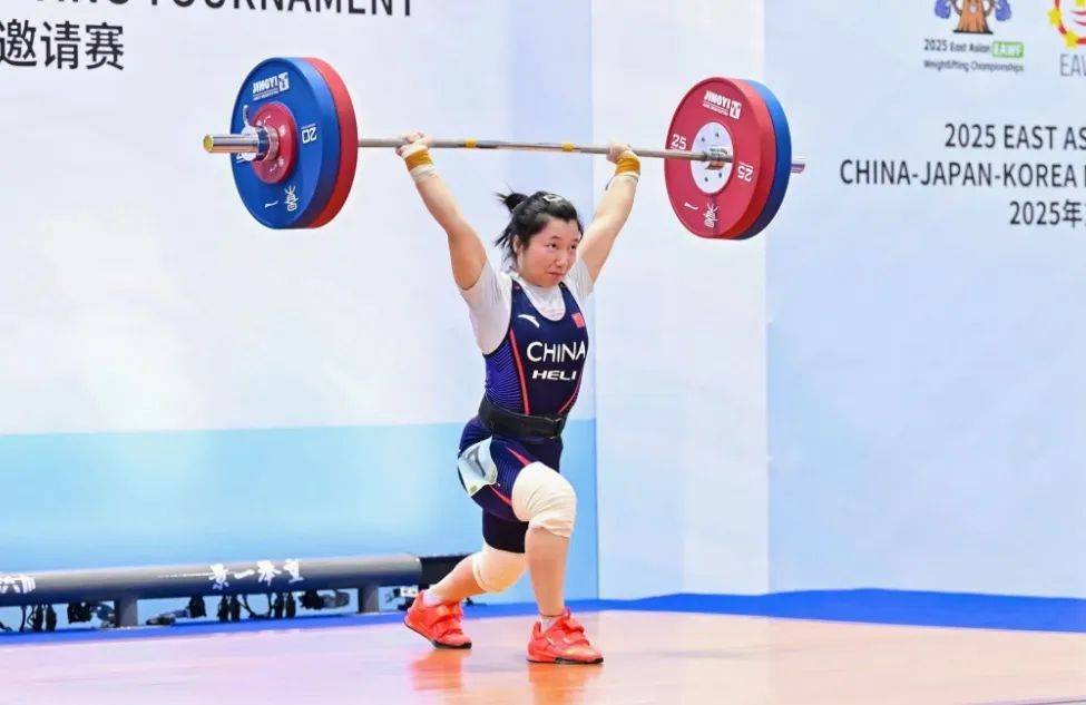 亚洲代表团在举重赛中斩获佳绩