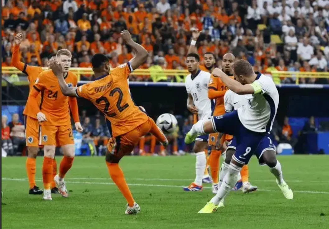 荷兰逆转战胜对手,晋级淘汰赛 荷兰逆转战胜对手,晋级淘汰赛