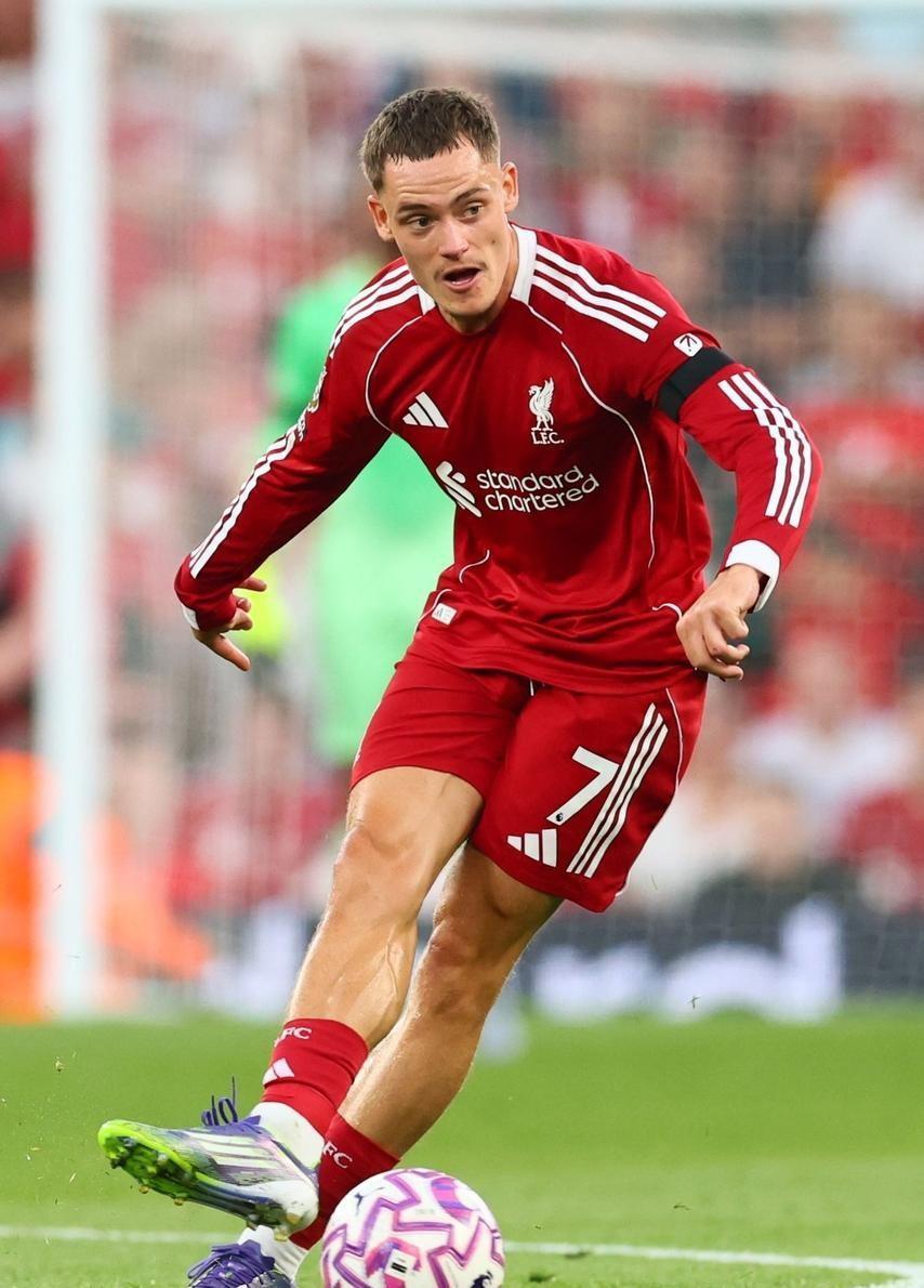 利物浦以微弱优势获胜,艰难过关 利物浦以微弱优势获胜,艰难过关