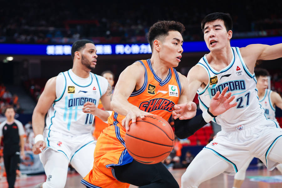 上海男篮全队发挥出色，打破对手防线的简单介绍